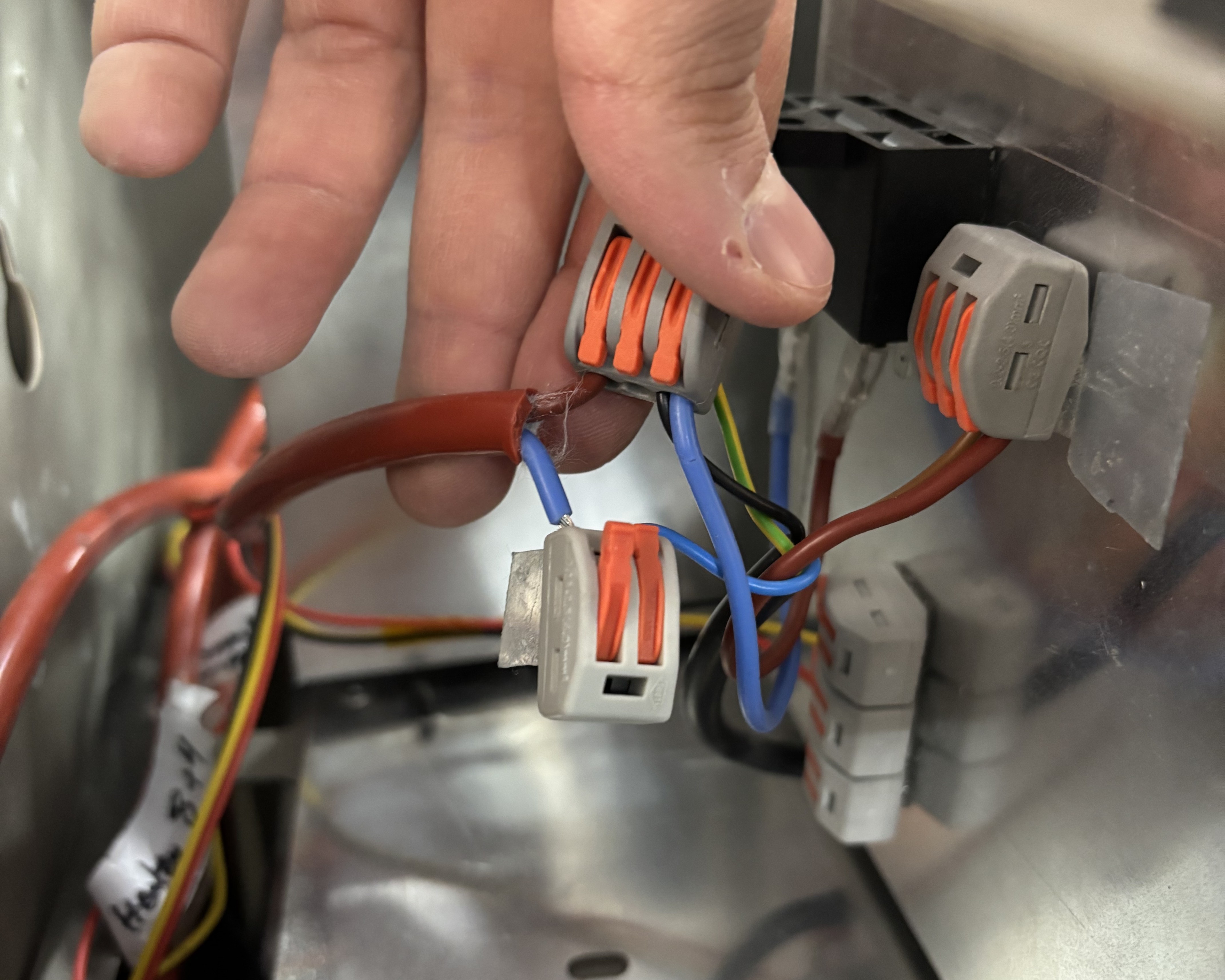 The prototype's internal wiring as delivered.