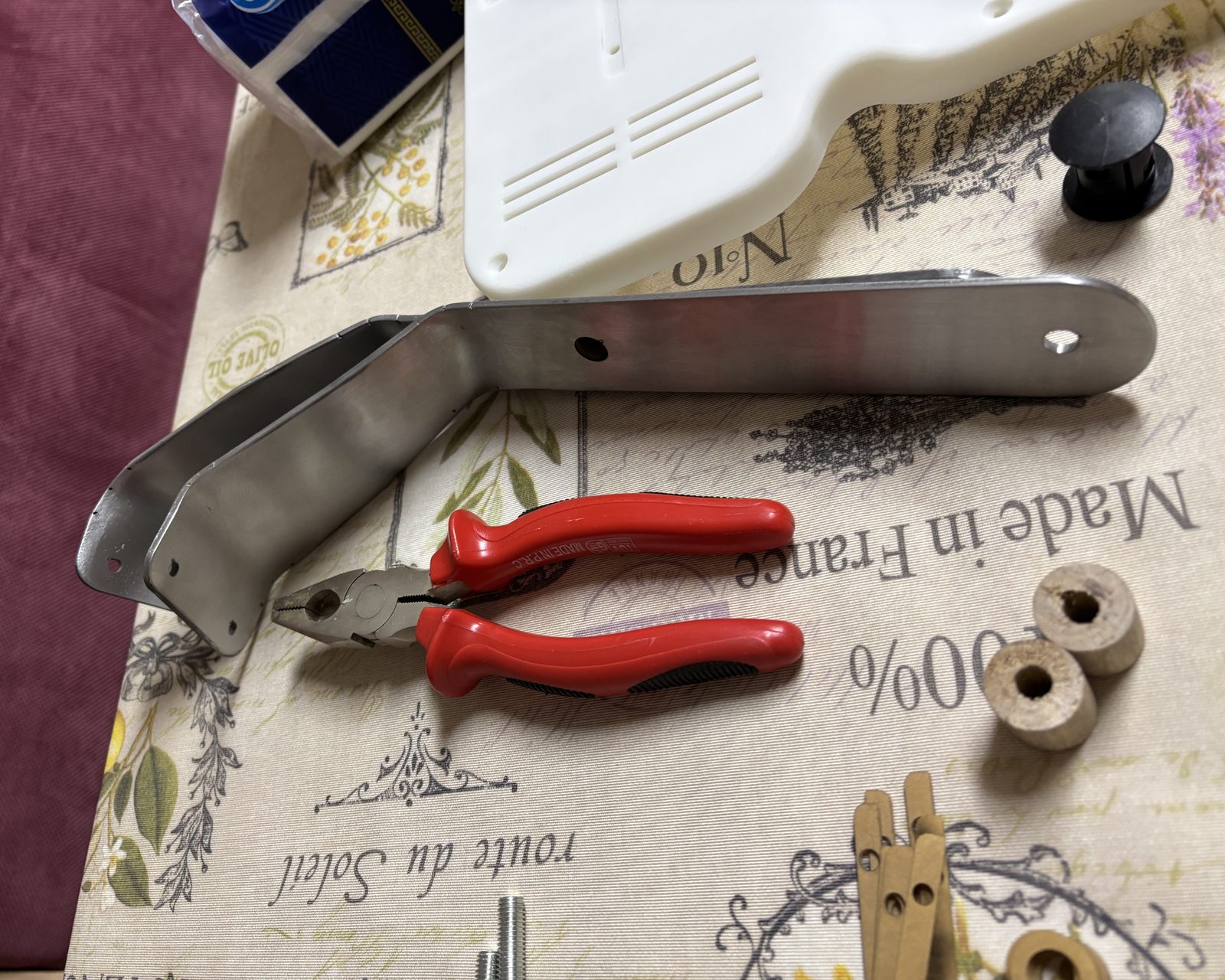 Manufactured mounting bracket for the Wowly device.
